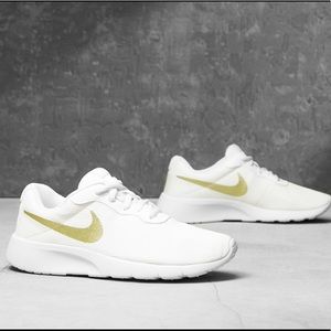 nike tanjun white gold